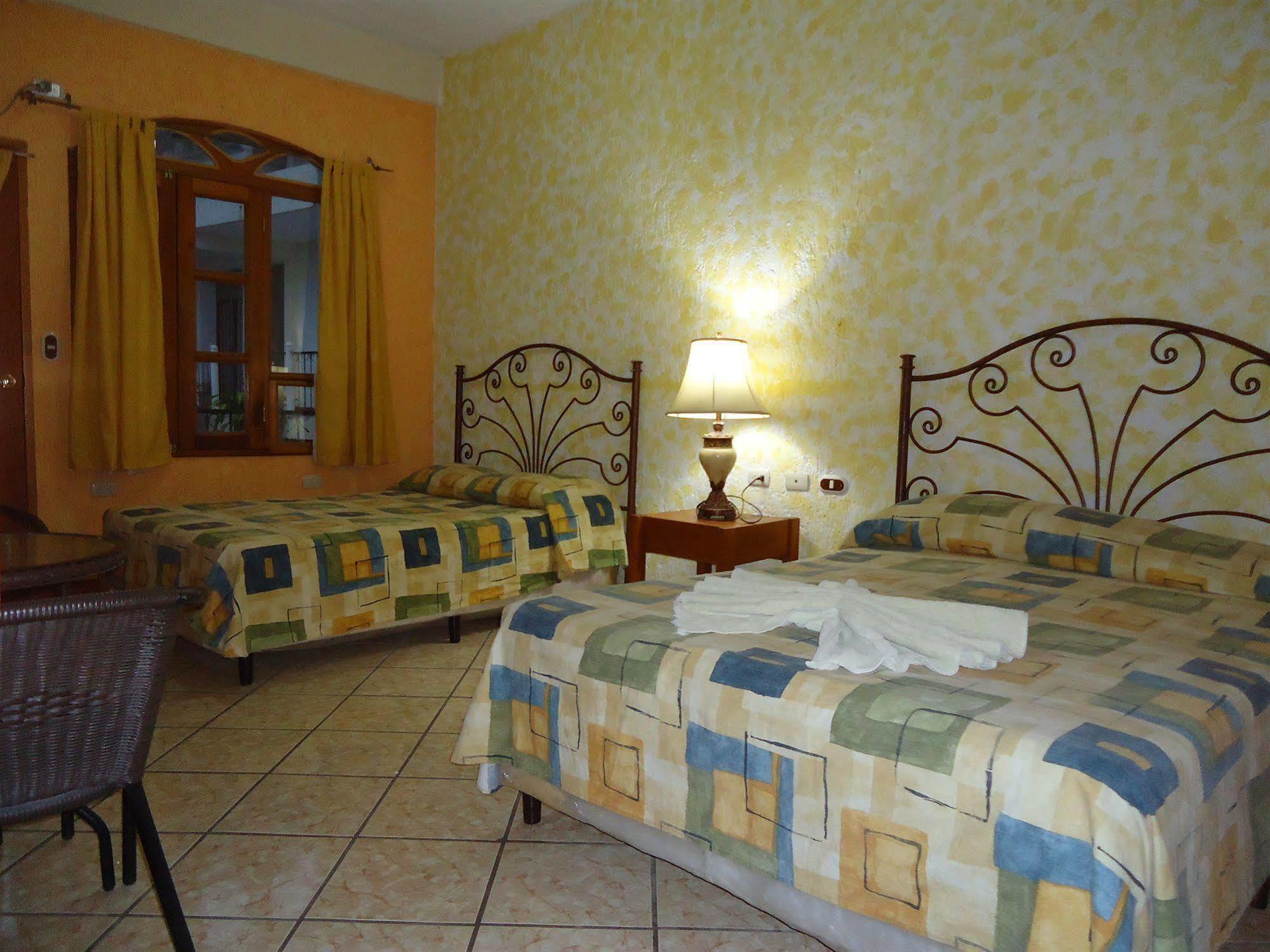 Hotel Quinta Maya Flores Eksteriør billede